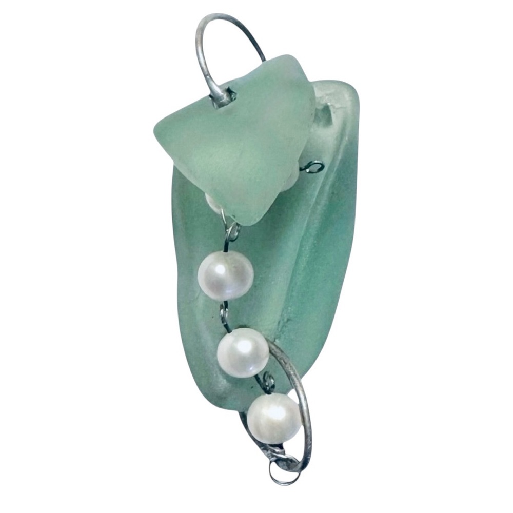 Handcrafted Green Sea Glass Pea Pod Pendant Necklace with Faux Pearls - Picture 3 of 6